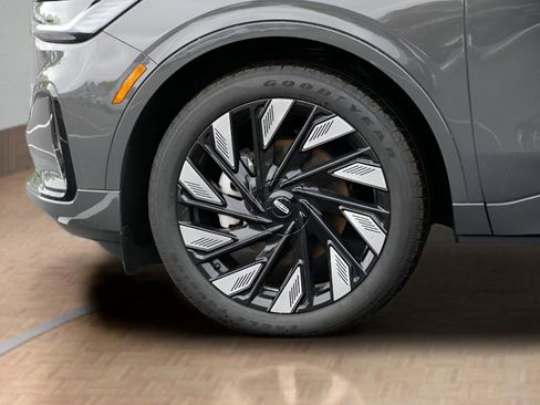 Used 2025 Lincoln Nautilus Black Label w/ Jet Appearance Package AWD/4WD image 9