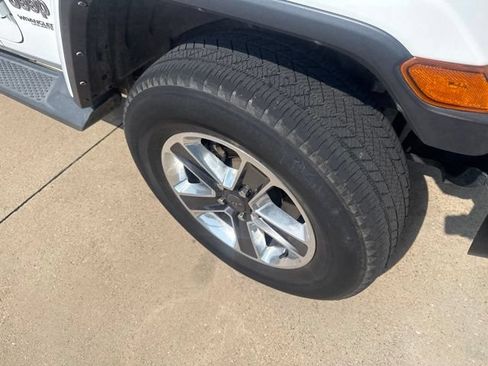 Used 2018 Jeep Wrangler Unlimited Sahara AWD/4WD image 5