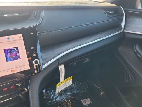 New 2026 Jeep Grand Cherokee Altitude image 25