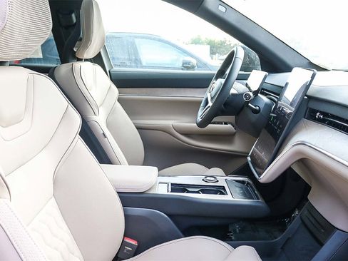 New 2025 Volvo EX90 Ultra image 18