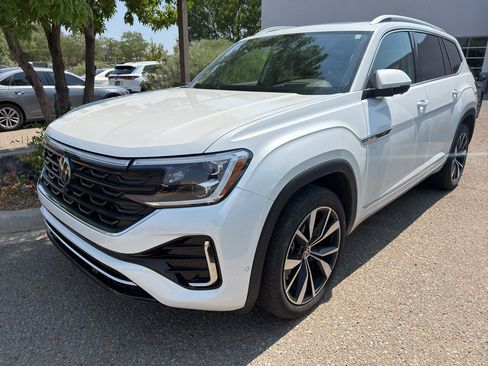 Used 2025 Volkswagen Atlas SEL Premium R-Line AWD/4WD image 11
