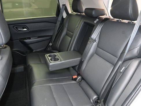 Used 2025 Nissan Rogue SV w/ SV Premium Package FWD image 19