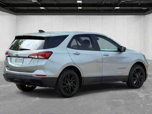 Used 2023 Chevrolet Equinox LS w/ LS Convenience Package FWD image 5
