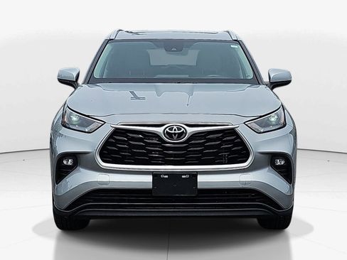 Used 2023 Toyota Highlander XLE image 8