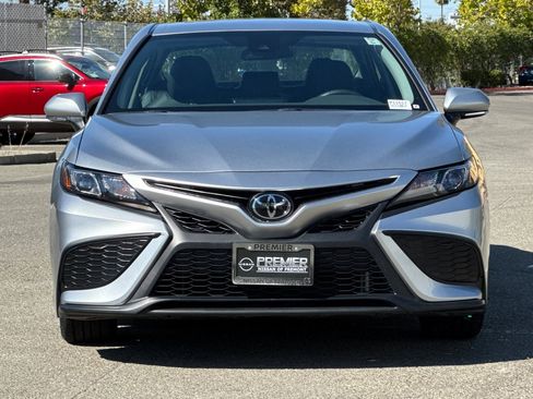 Used 2024 Toyota Camry SE image 9