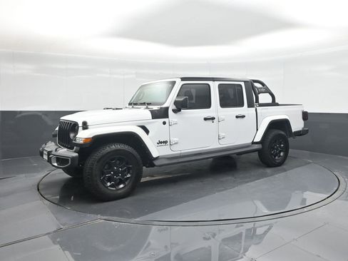 Used 2023 Jeep Gladiator Sport AWD/4WD image 1