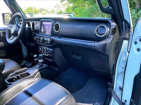 Used 2023 Jeep Wrangler Unlimited Sahara AWD/4WD image 13
