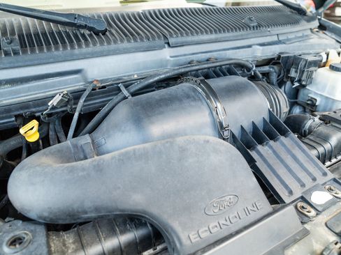 Used 2006 Ford E-350 and Econoline 350 XL RWD image 9