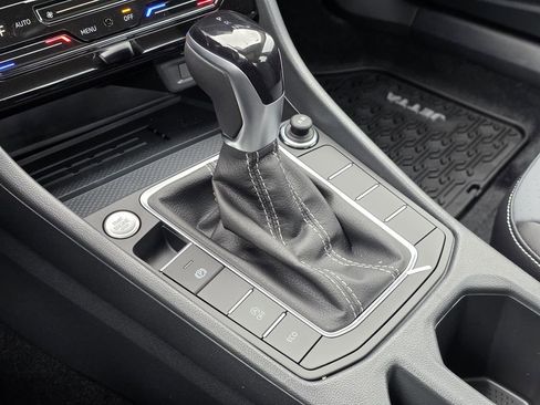 New 2026 Volkswagen Jetta SE FWD image 15