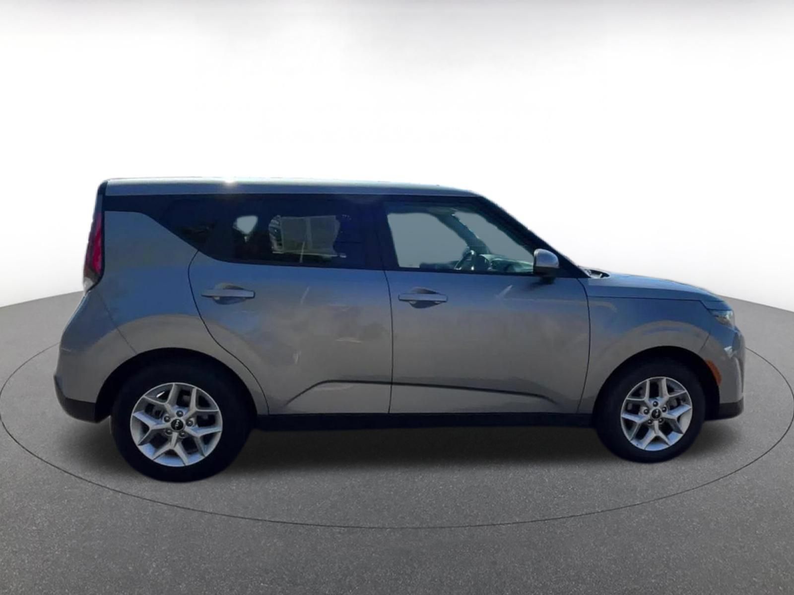 Used 2025 Kia Soul LX w/ LX Technology Package FWD image 15