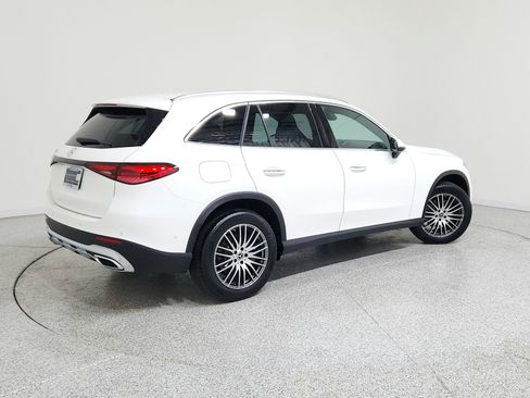 Certified 2025 Mercedes-Benz GLC 300 image 3