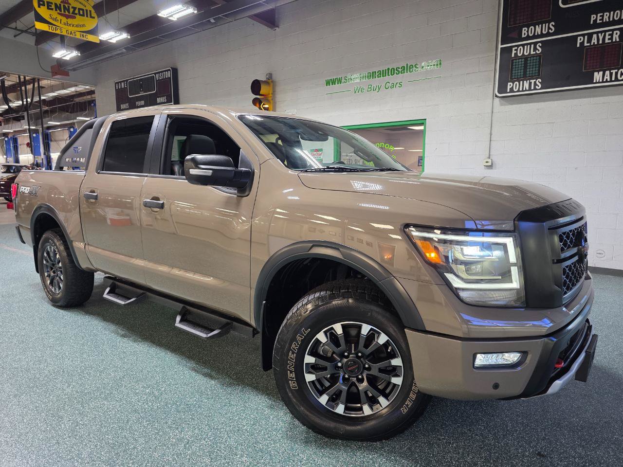 Used 2022 Nissan Titan PRO-4X w/ Pro-4x Convenience Package AWD/4WD image 14