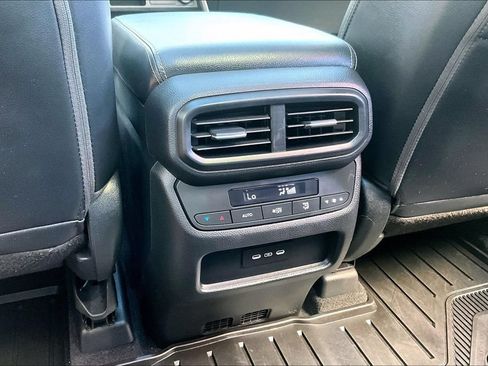Used 2025 Honda Pilot Touring image 11