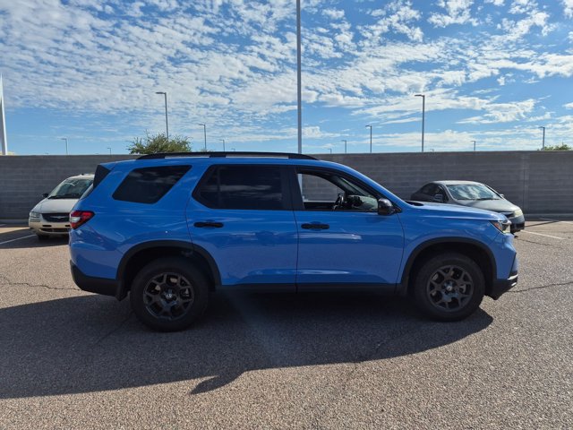 Used 2025 Honda Pilot TrailSport image 4