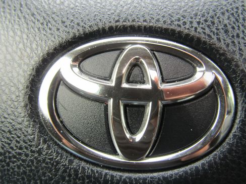Used 2016 Toyota RAV4 Limited AWD/4WD image 32