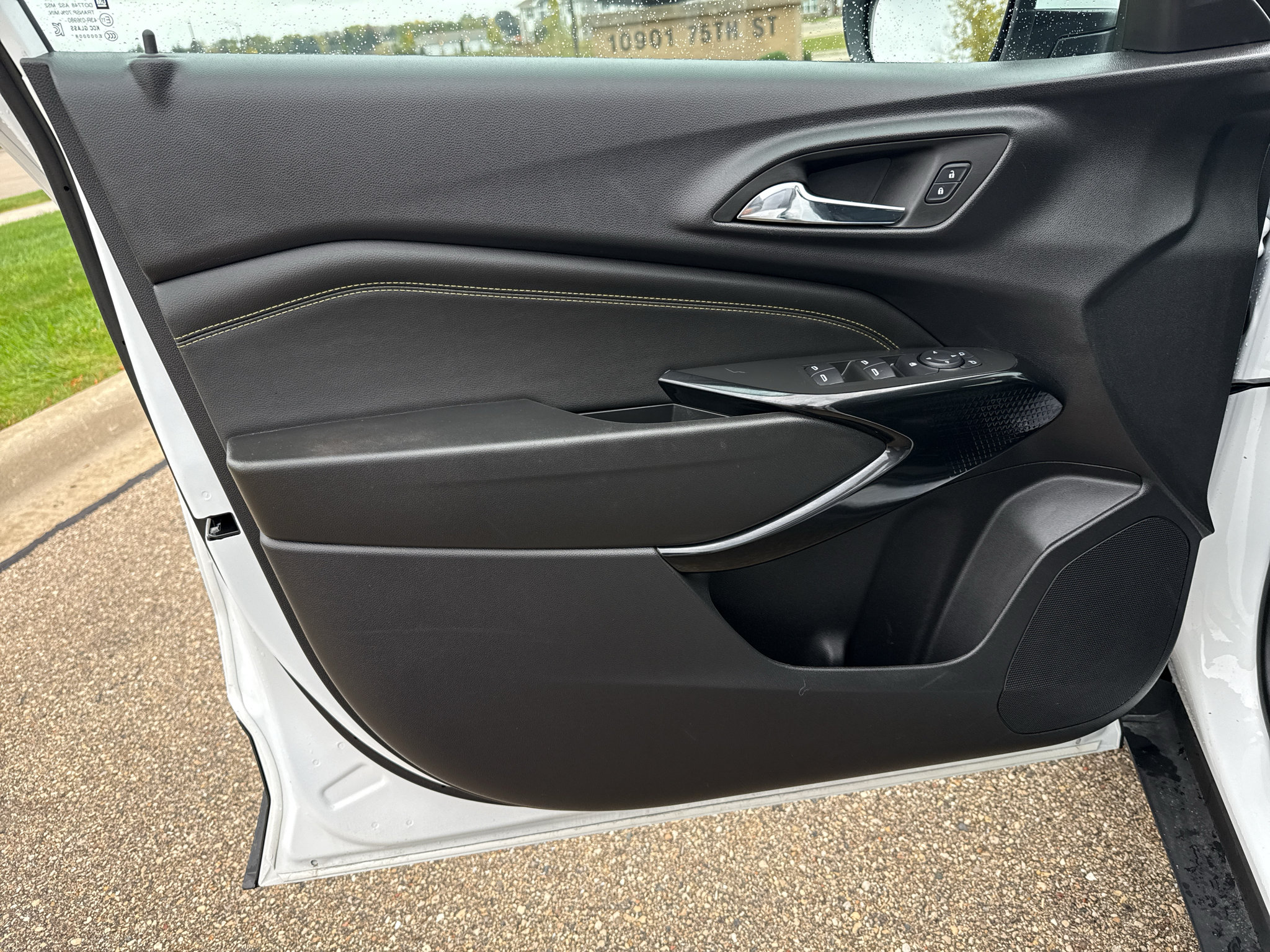 New 2026 Chevrolet Trax LT w/ LPO, Blackout Package FWD image 9