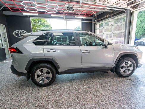 Used 2022 Toyota RAV4 XLE w/ Convenience Package AWD/4WD image 4