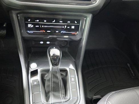 Used 2022 Volkswagen Tiguan SE image 17