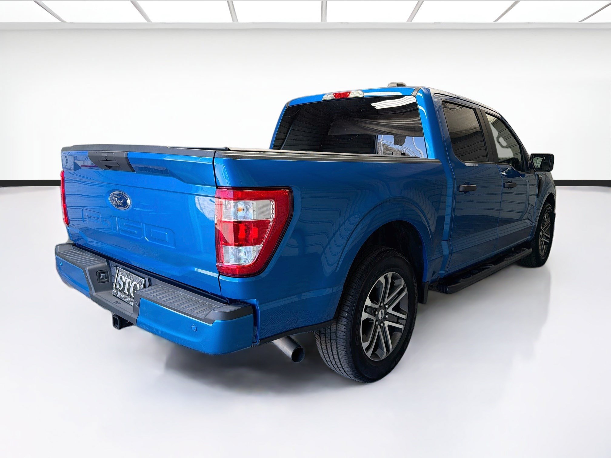 Used 2021 Ford F150 XL w/ STX Appearance Package RWD image 4
