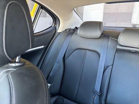 Used 2025 Genesis G70 2.5T RWD image 39