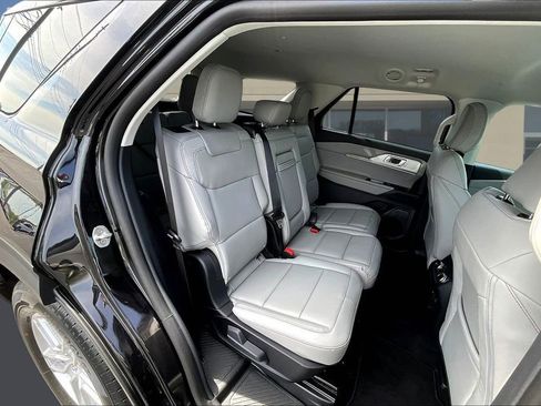 New 2026 Ford Explorer Active RWD image 10