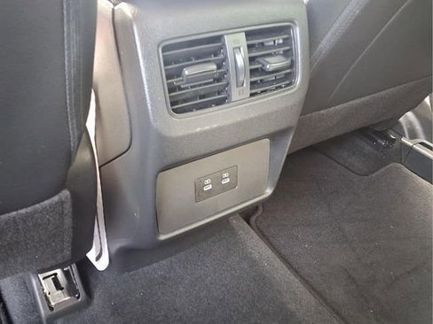 Used 2024 Nissan Rogue SL image 26