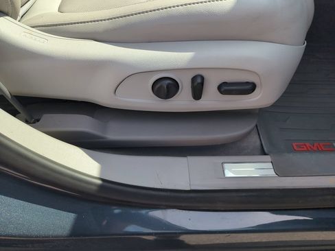 Used 2019 GMC Acadia SLT w/ LPO, Floor Liner Package FWD image 40