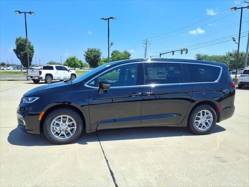 New 2026 Chrysler Pacifica Select FWD image 40