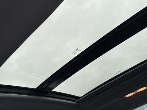 Used 2016 Chevrolet Malibu Premier w/ Driver Confidence Package image 11