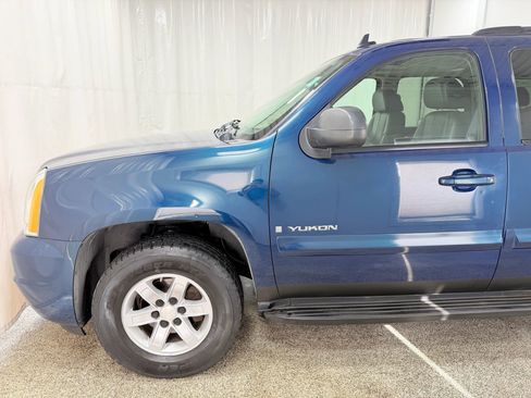 Used 2007 GMC Yukon SLT w/ SLT Preferred Equipment Group image 4