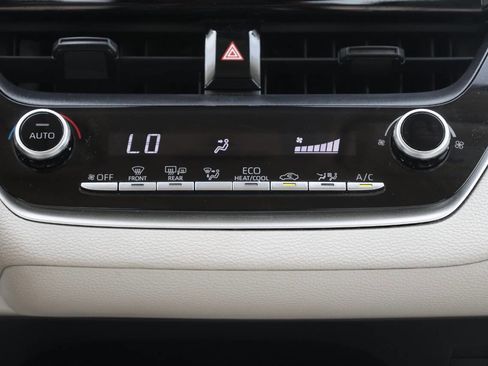 Used 2022 Toyota Corolla LE image 21