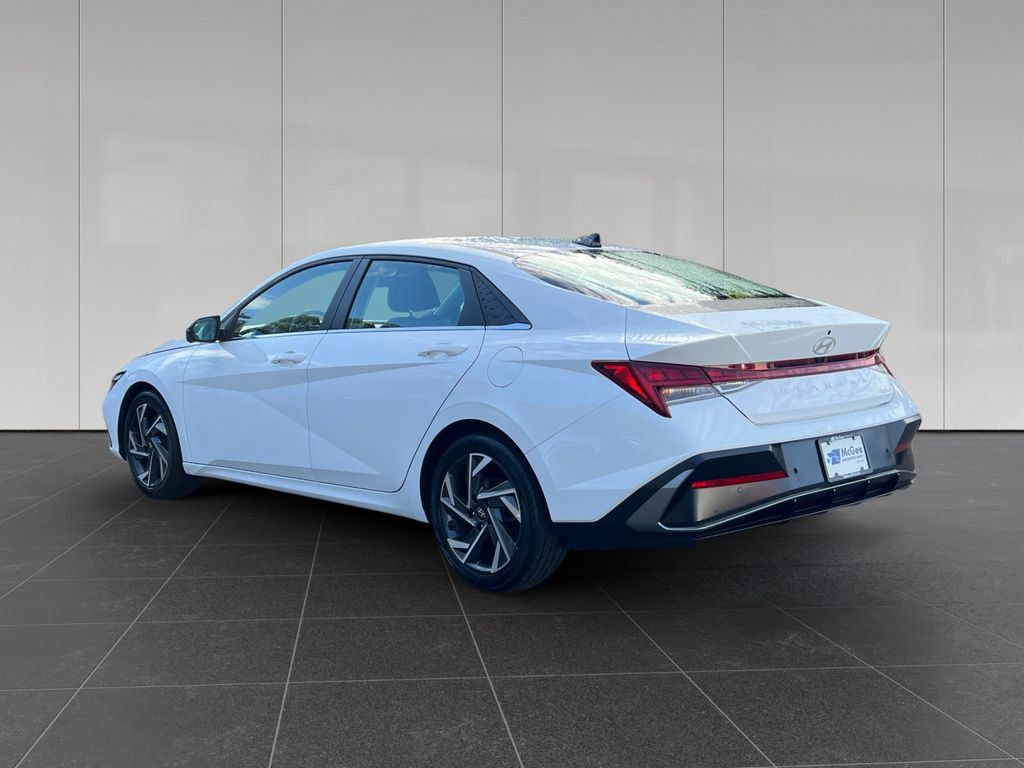 Used 2024 Hyundai Elantra Limited FWD image 3