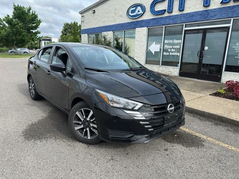 Used 2025 Nissan Versa SV FWD image 2