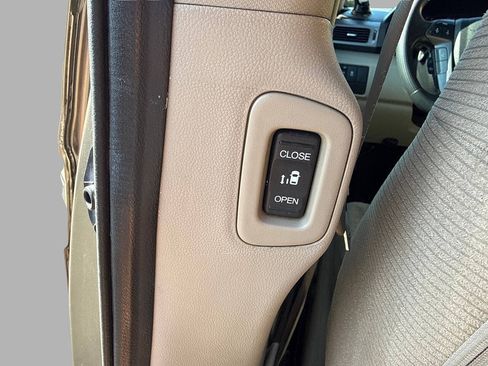 Used 2012 Honda Odyssey EX image 18