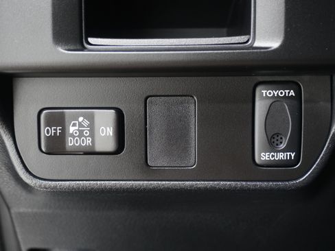 Used 2016 Toyota Tacoma SR5 w/ Towing Package AWD/4WD image 20