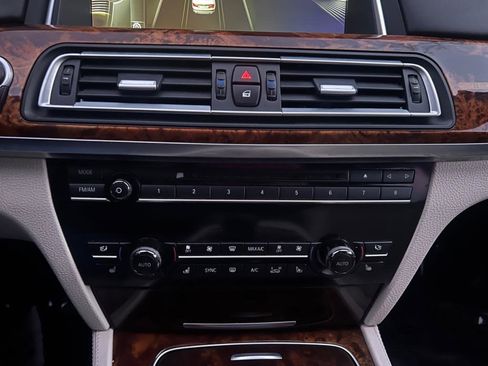 Used 2014 BMW 750Li xDrive image 31