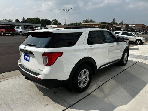 Used 2022 Ford Explorer XLT w/ Equipment Group 202A image 5