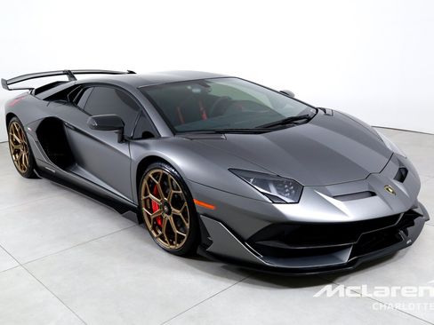 Used 2020 Lamborghini Aventador SVJ AWD/4WD image 3