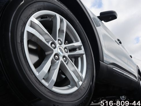 Used 2022 Ford Explorer XLT w/ Equipment Group 202A image 11