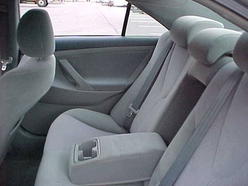 Used 2010 Toyota Camry LE FWD image 9