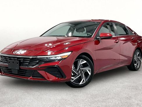 Used 2025 Hyundai Elantra SEL FWD image 14