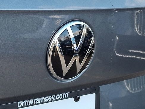 Used 2022 Volkswagen Taos SE w/ Panoramic Sunroof Package FWD image 27