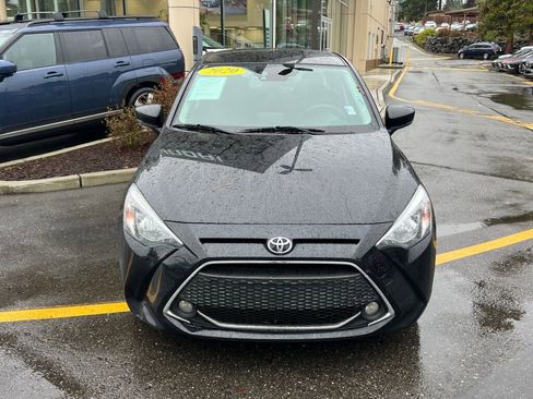 Used 2020 Toyota Yaris LE image 2