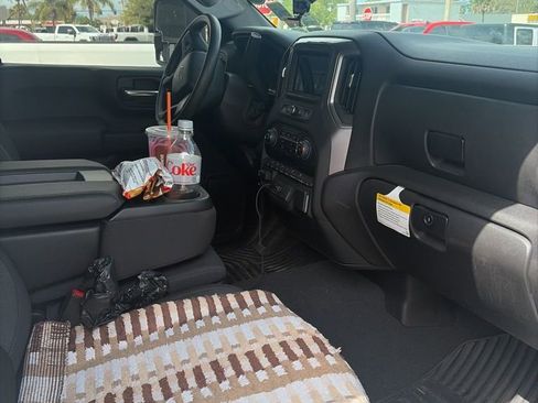 Used 2024 Chevrolet Silverado 2500 Custom w/ Custom Value Package image 8