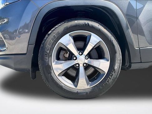 Used 2019 Jeep Cherokee Limited w/ Luxury Group AWD/4WD image 34