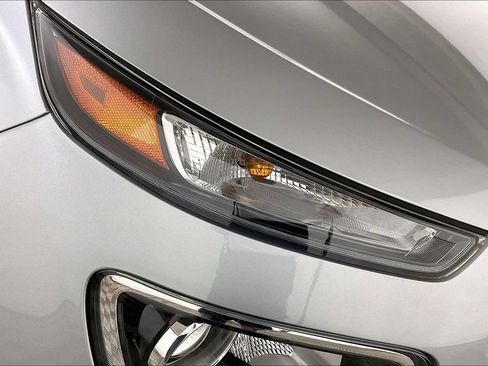 Used 2022 Hyundai Venue SEL FWD image 27
