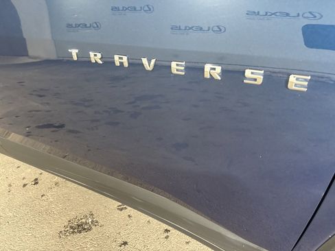 Used 2023 Chevrolet Traverse LT image 8