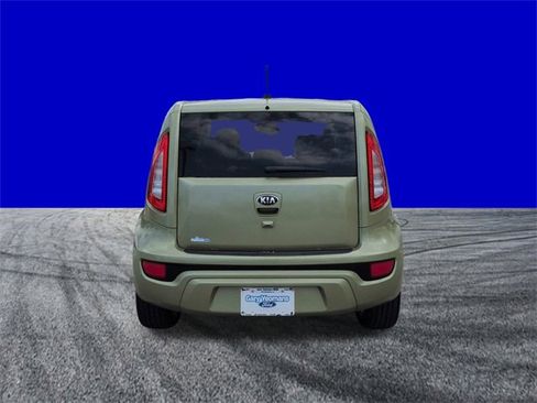 Used 2013 Kia Soul ! w/ Premium Pkg image 5