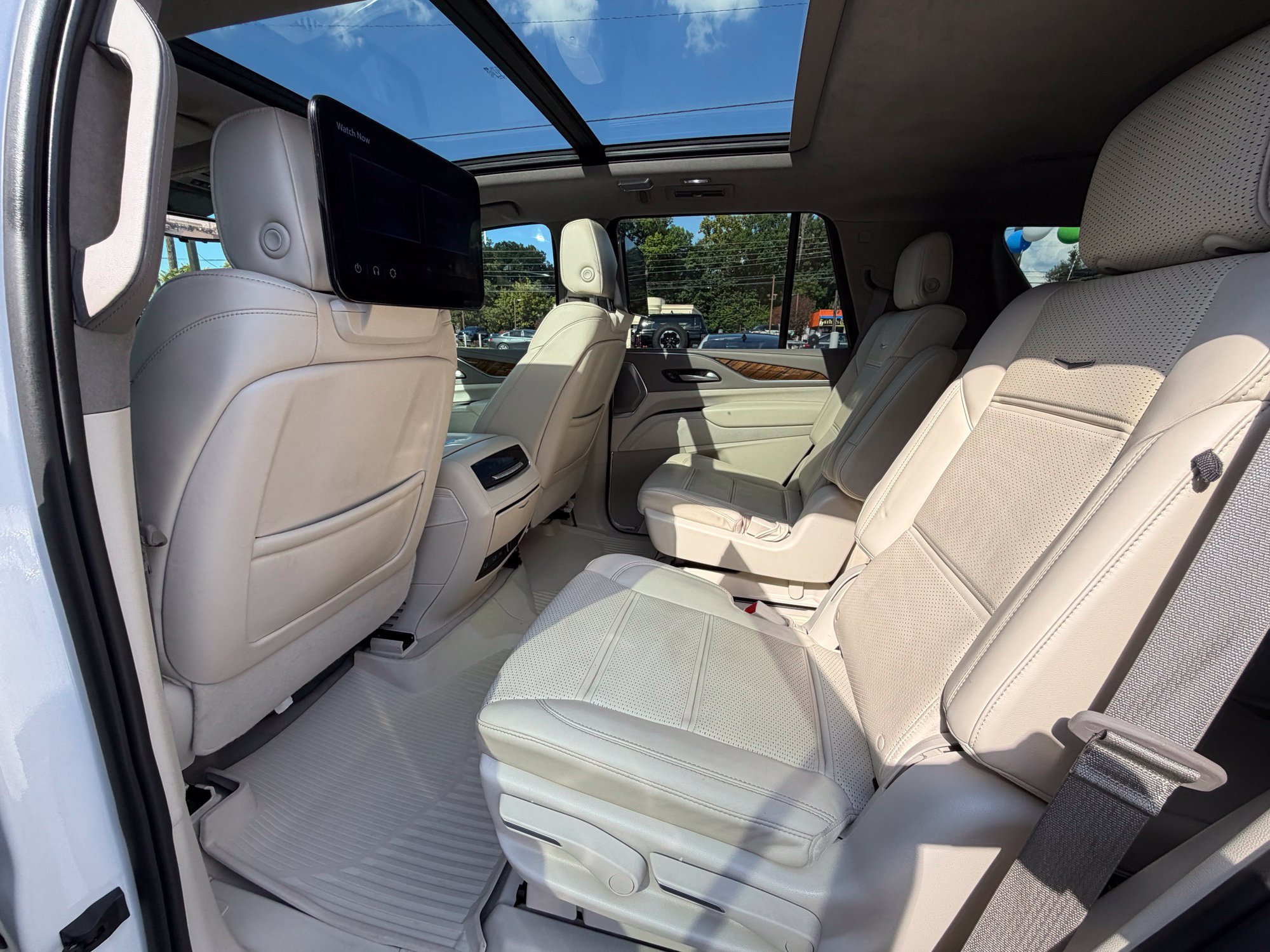 Used 2023 Cadillac Escalade Premium Luxury Platinum AWD/4WD image 14