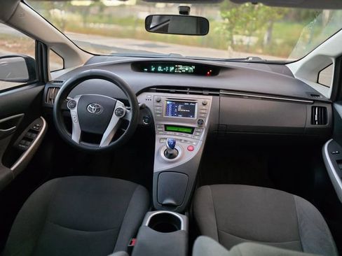 Used 2014 Toyota Prius Two image 30